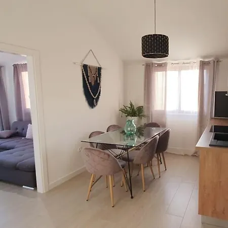 Maris Apartment *
