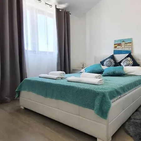 Maris Apartment *